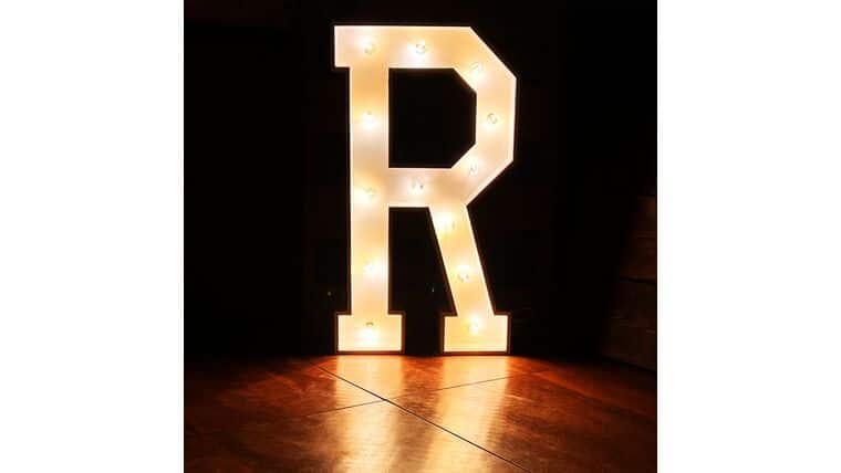 3′ Wood Marquee Letter – White – “R” | Rental