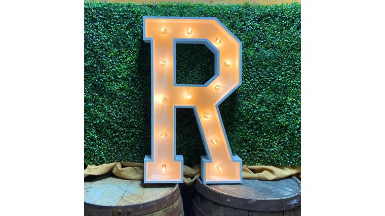 3′ Wood Marquee Letter – White – “R” | Rental