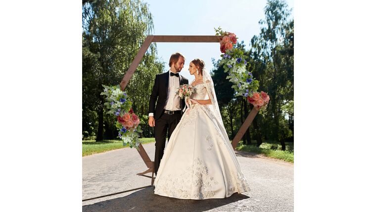 Single Wooden Hexagon Arch – Large – Worn Navy | Rental